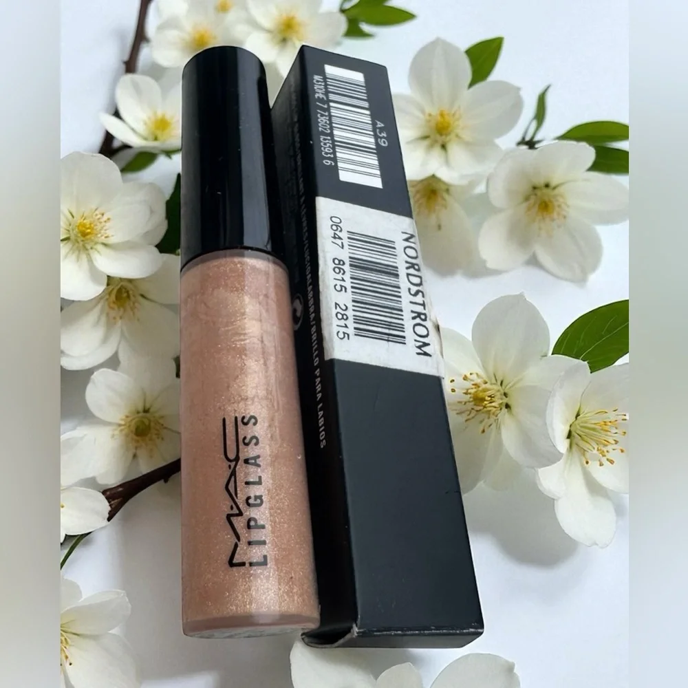 MAC SHE’S A STAR LIPGLASS. RARE. NEW IN BOX.